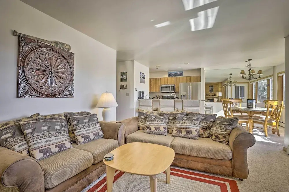 Condo w/ Views & Hot Tub Access in Silverthorne!