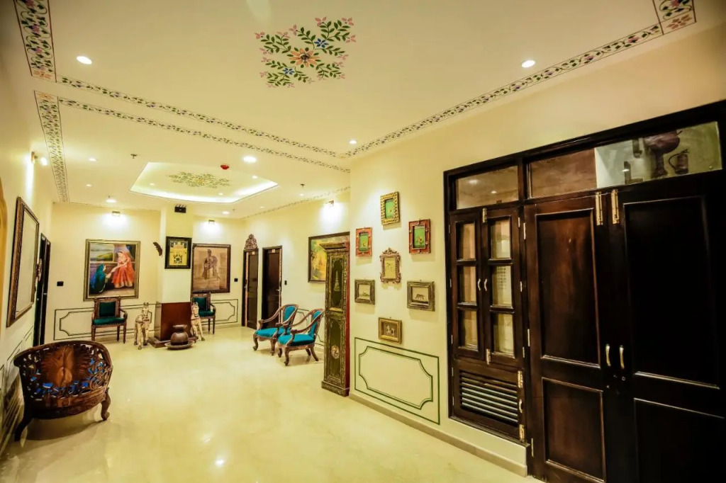 The Chronicles By WSI - Near the Lake Pichola Udaipur