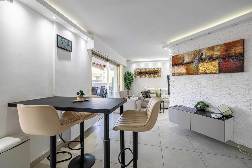 Apt With Terrace and sea View, 2min From the Beach