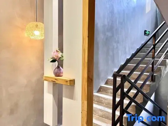 Jiuchong Lanruo Homestay Hotel