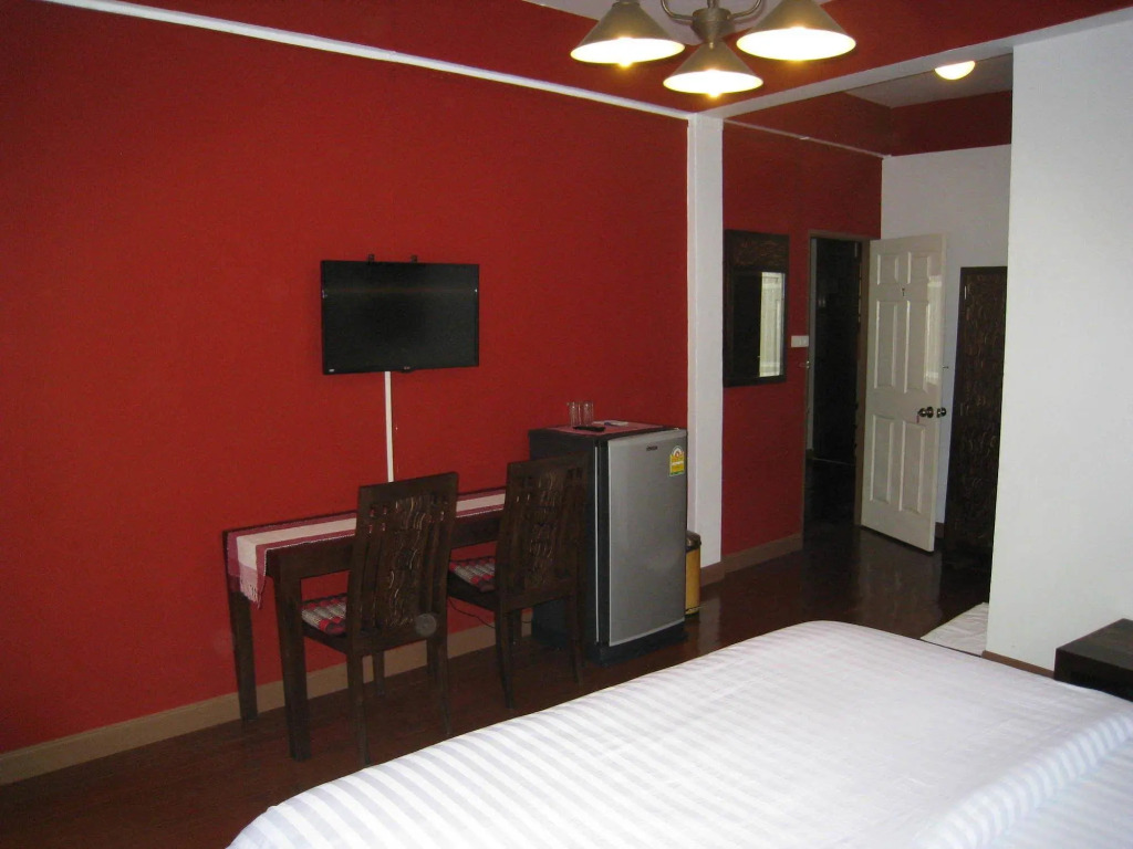 Baan Glang Soi Restaurant & Guesthouse
