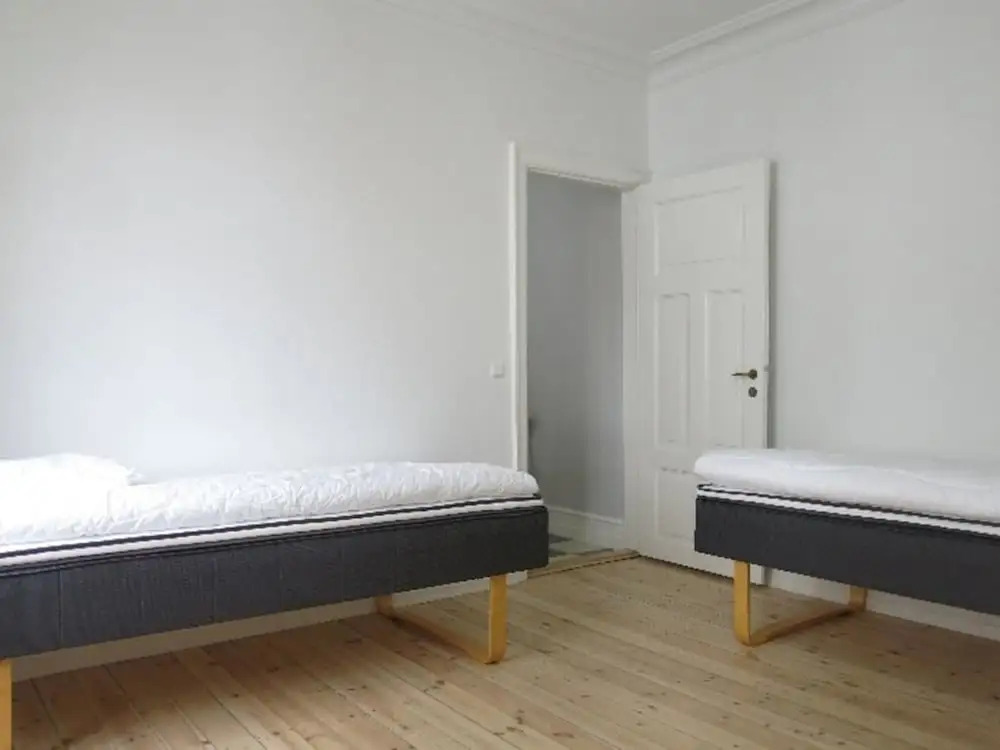 Apartment close to the queen 783-1
