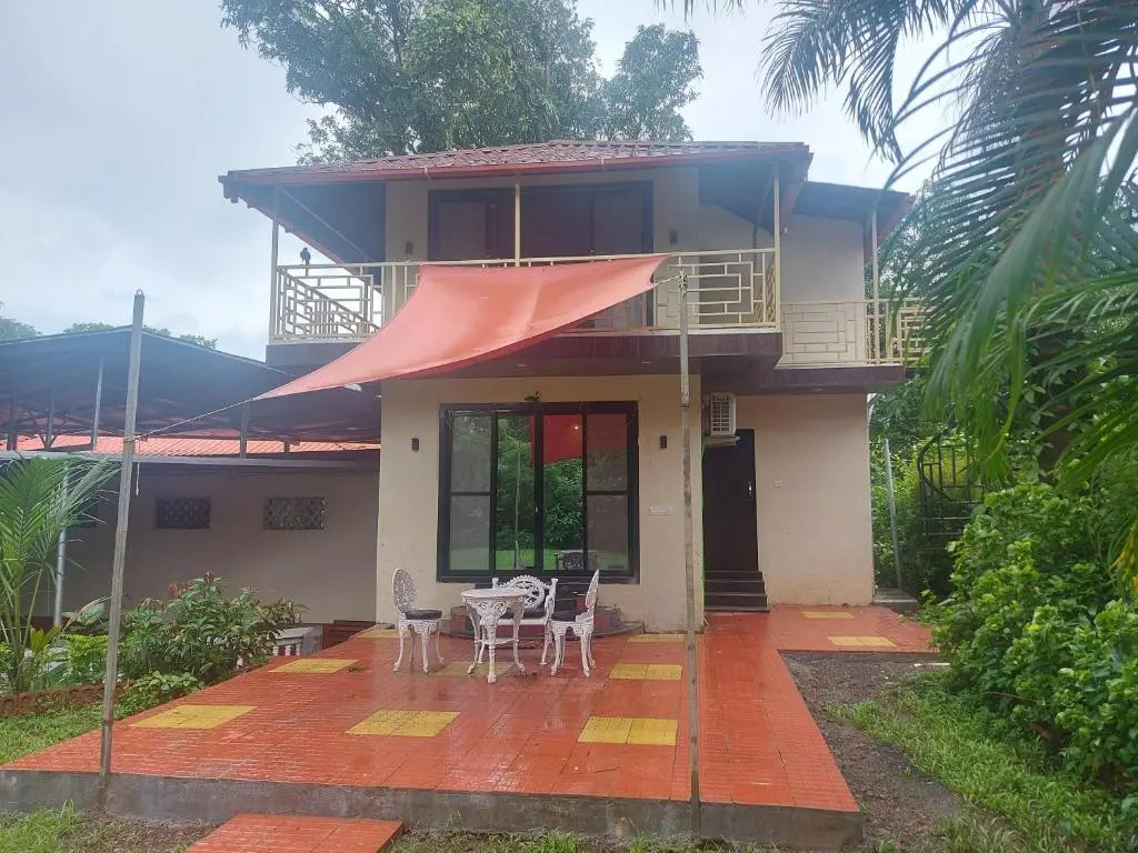 The Rippling Edge - River front property