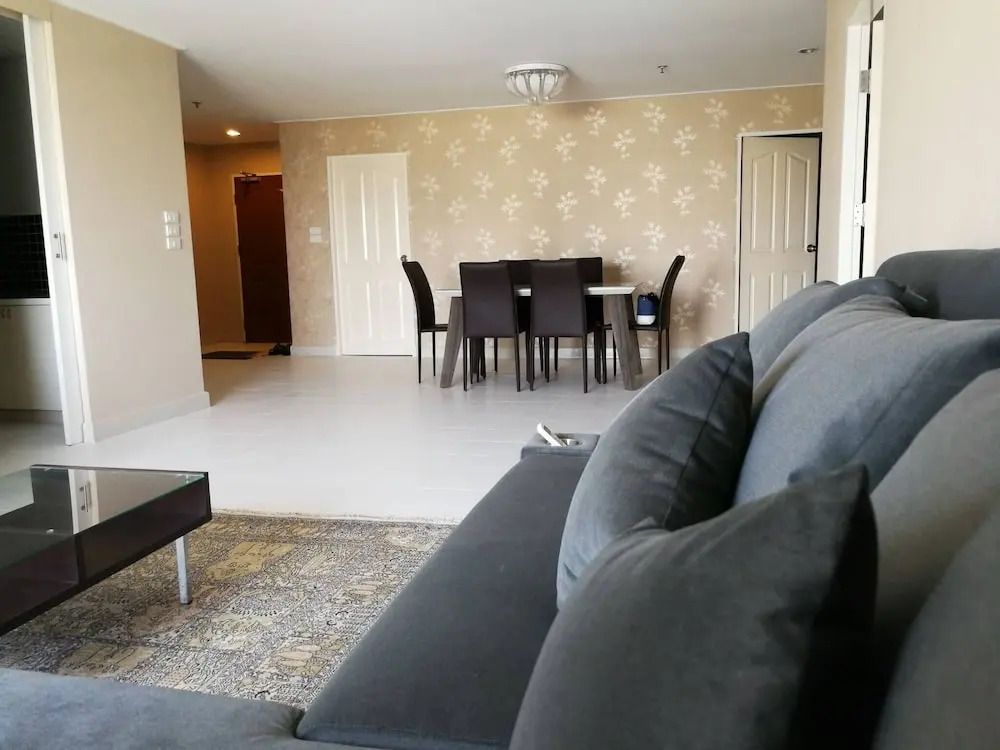 BKK 2 BR apt Near Sathon Iconsiam Firework View