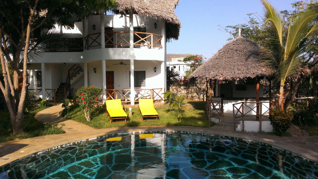 Marine Holiday House- Bed & Breakfast
