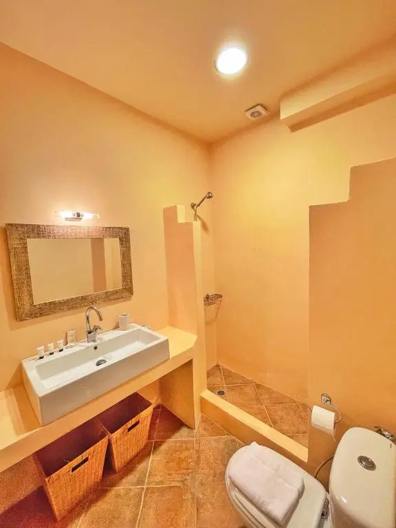 Spacious & Cozy Flat 5 mins to Batsi Bay