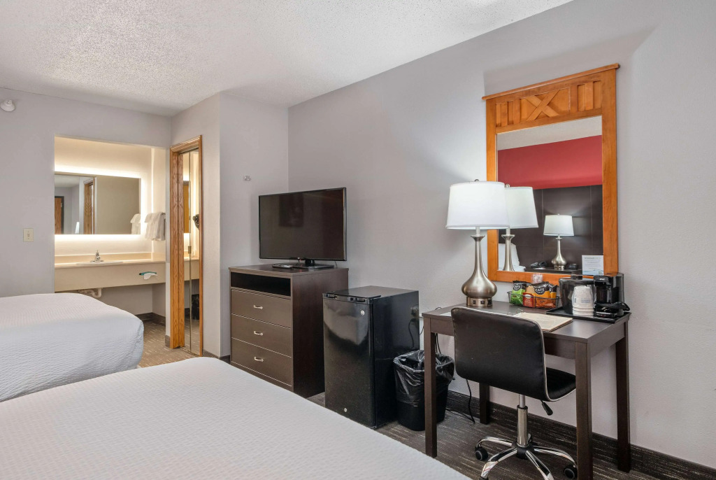 Ramada by Wyndham Sioux Falls Airport - Waterpark Resort & Event Center
