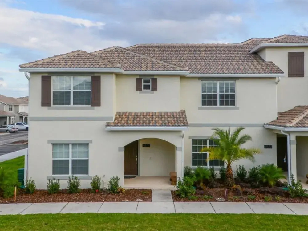 5 Bedroom Townhouse at Storey Lake 66543 by RedAwning