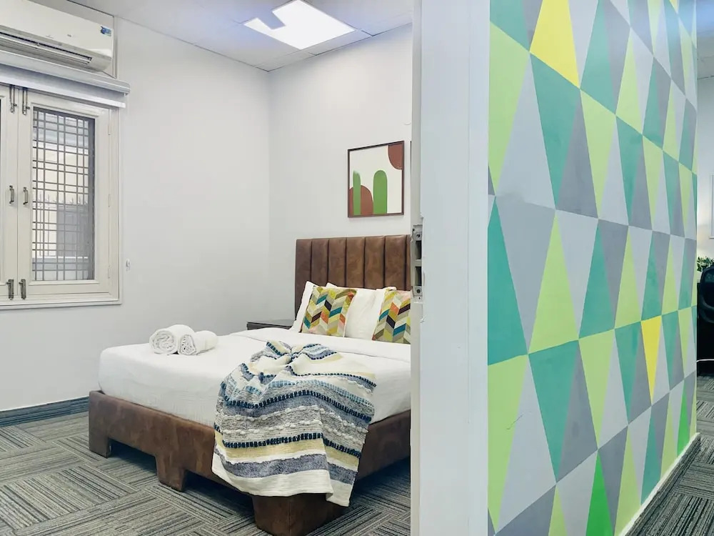 BluO 3BHK Golf course road with Balcony and Lift