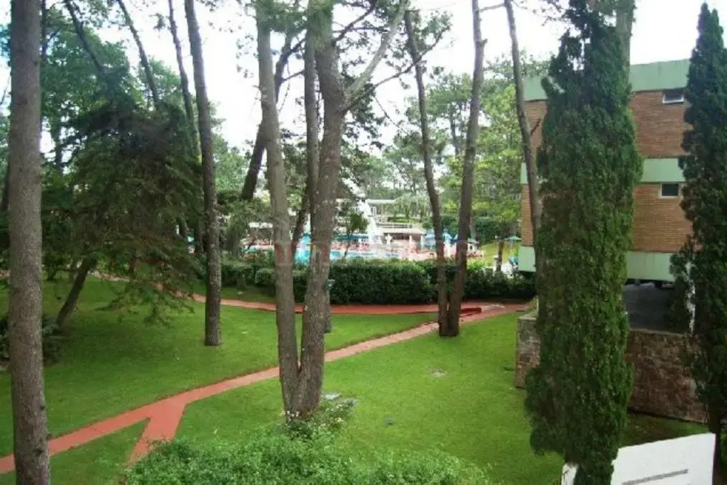 Arcobaleno, gran apartamento con con 2 balcones hacia el Jardín y hacia el frente