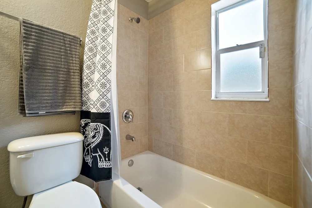 3BR House in Tampa by Tom Well IG - 3220