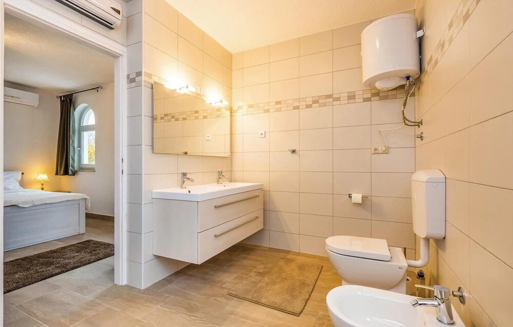 Beautiful Home in Barusici With Wifi and 3 Bedrooms