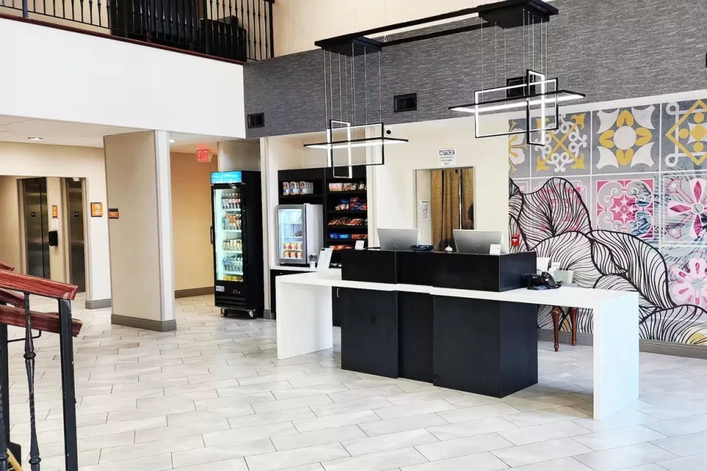 La Quinta Inn & Suites by Wyndham Lake George