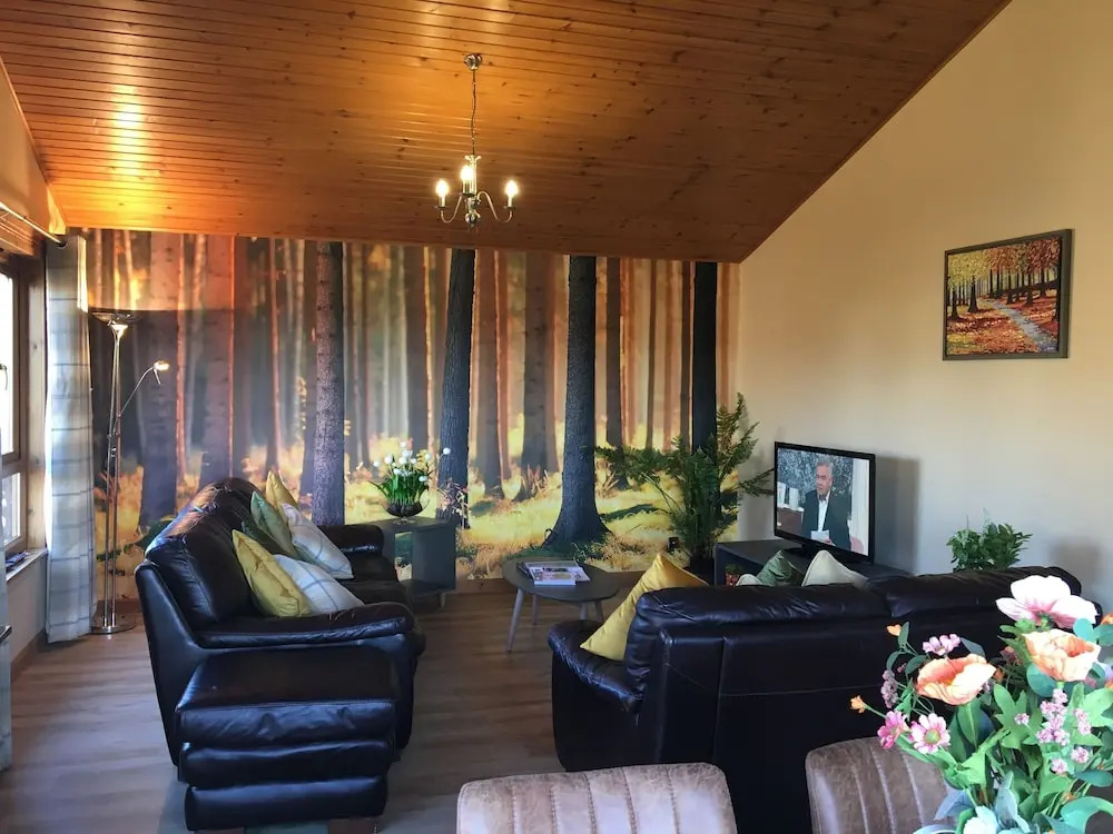 Silver Birch Lodge With Hot Tub Near Cupar, Fife