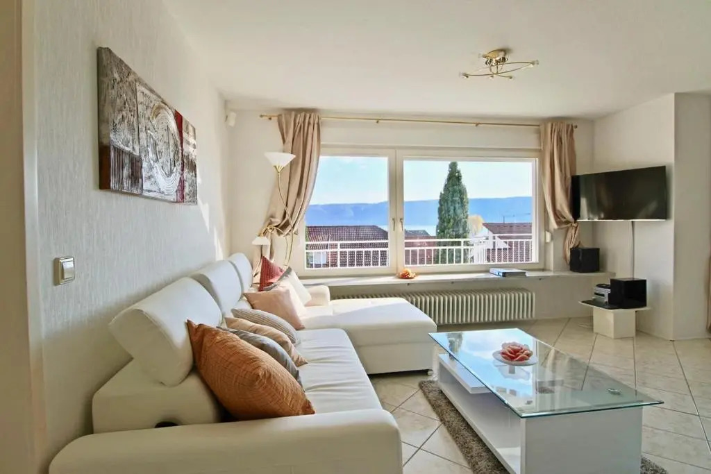 Seeterrasse mit Seeblick