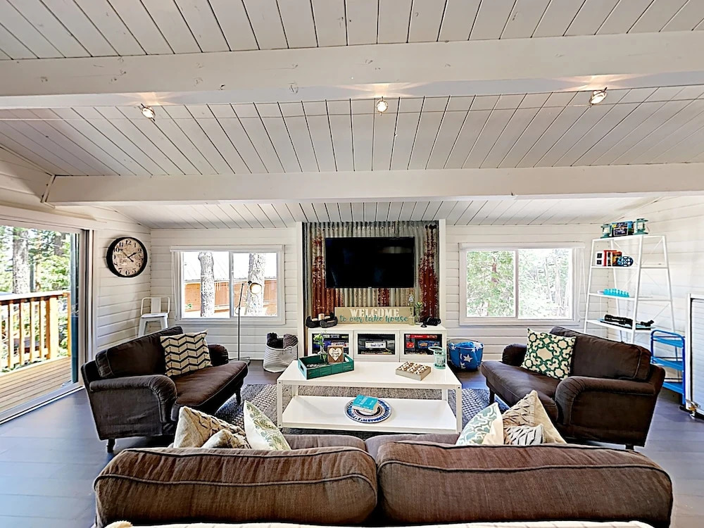 Skyland Hideaway W/ Private Beach By Wood Slopes 3 Bedroom Cabin