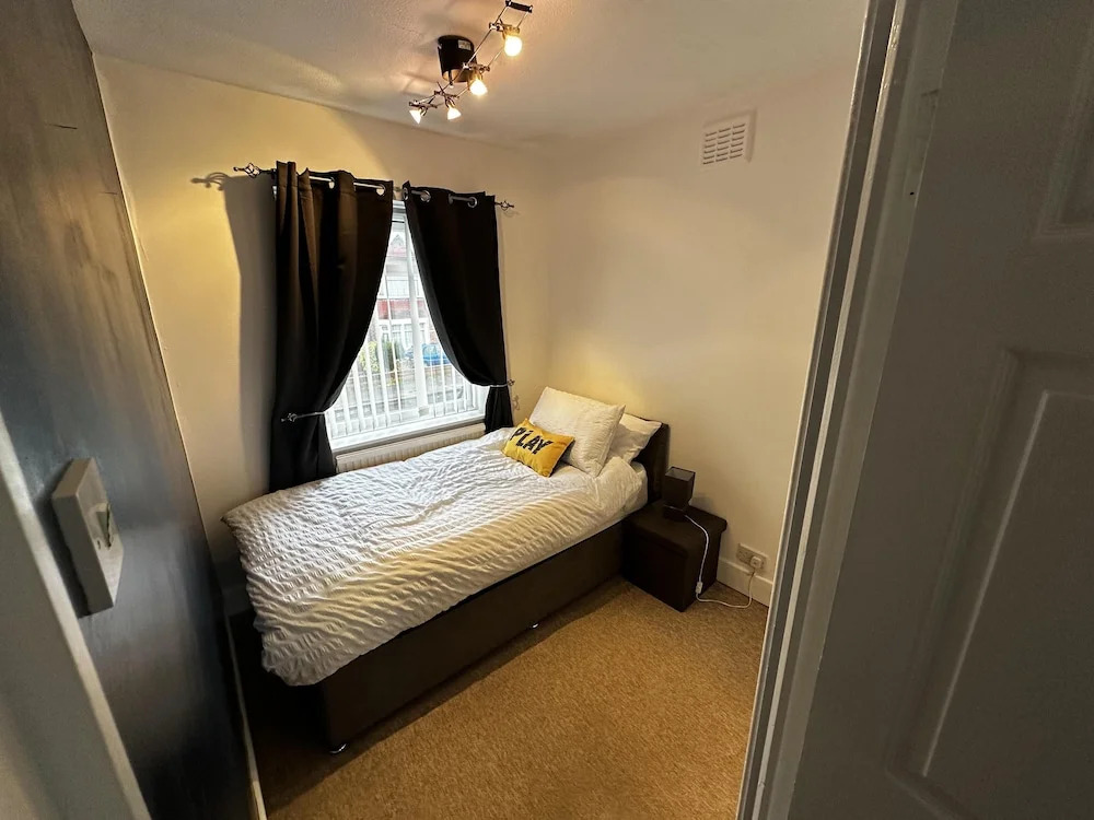 3 bed House in Blackpool With Cinema & hot tub