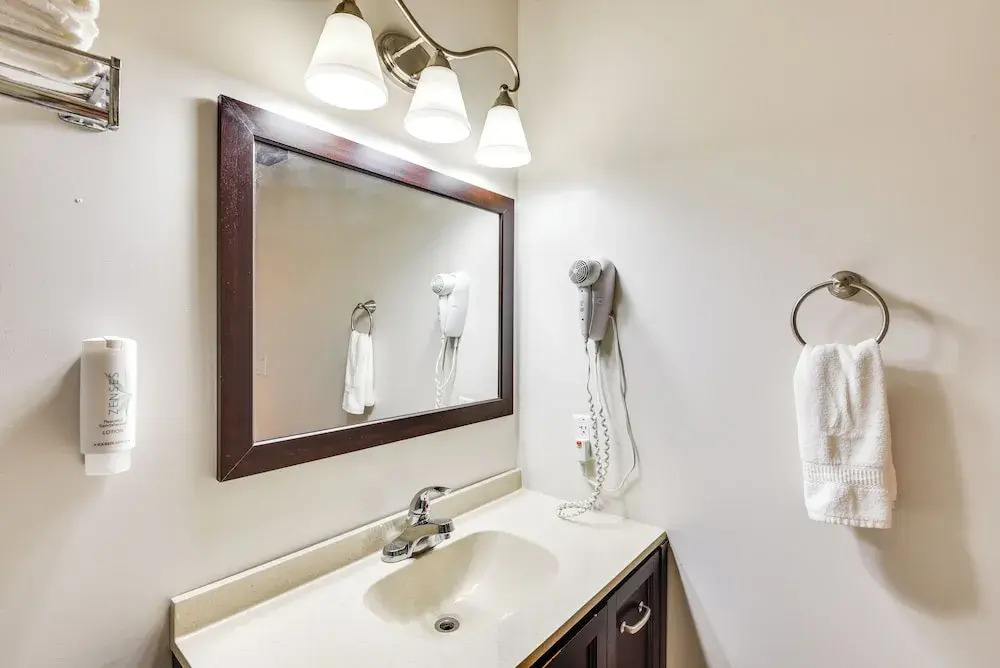 Cozy Couples Getaway < 2 Mi to Lake Michigan!