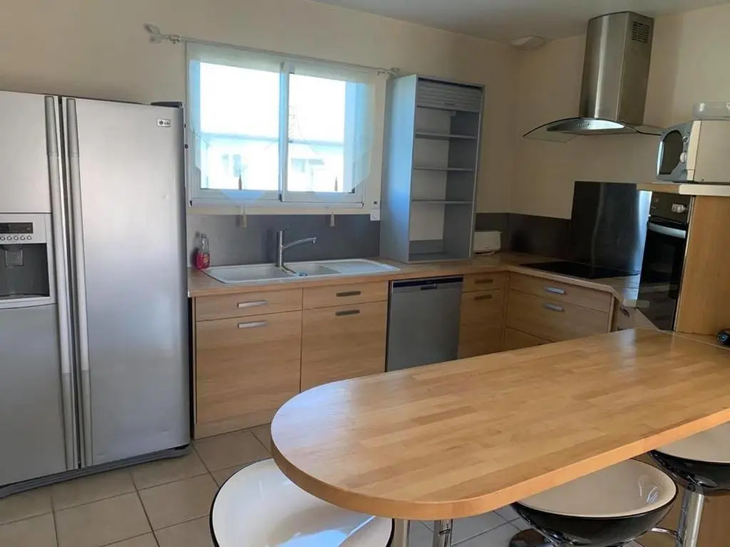 Maison Confortable avec Clim, Terrasse et Jardin - 6 Pers, Proche Lac et Plages - FR-1-319-425