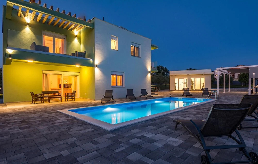 Beautiful Home In Vrsi
