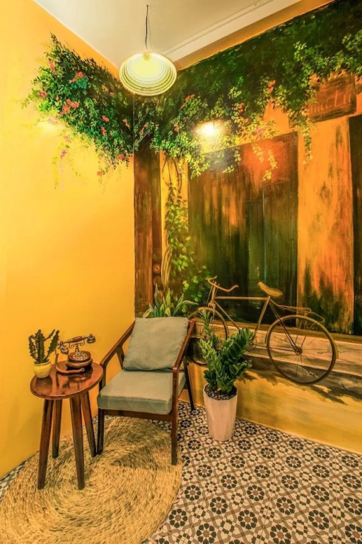 Grandma Lu - Banh Mi Coffee  Hostel