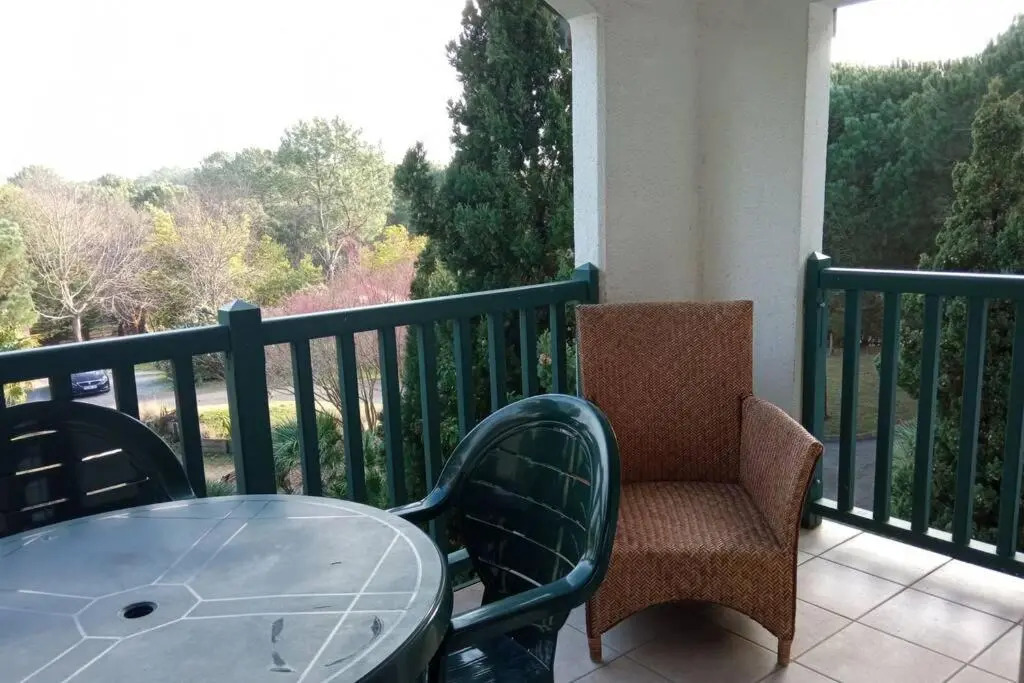 Studio Lumineux Idealement Situe (Golf Et Plage).