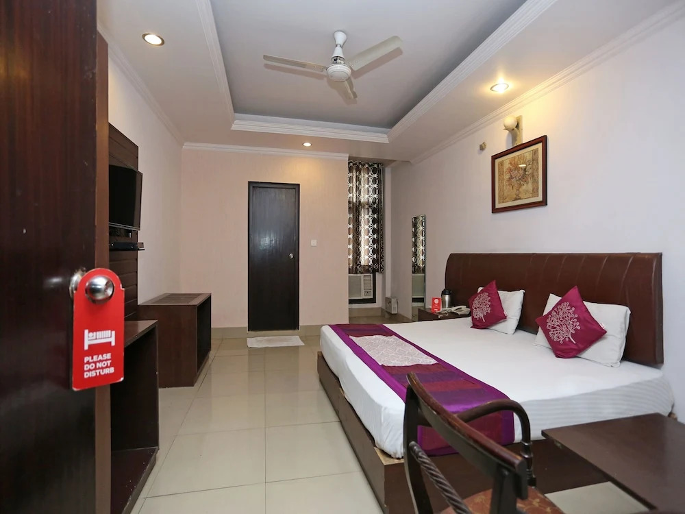 Hotel Rivieraa by OYO Rooms