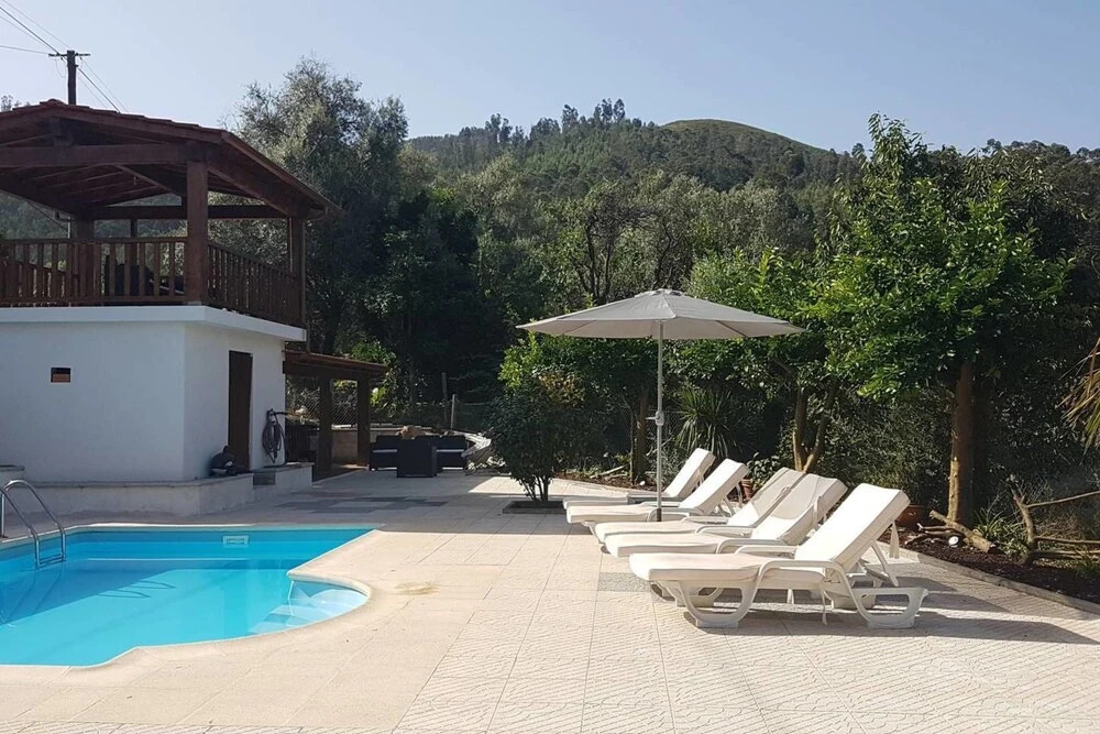 Beautiful detached villa with private pool, Fibre Wi-fi, garden, games room & BBQ