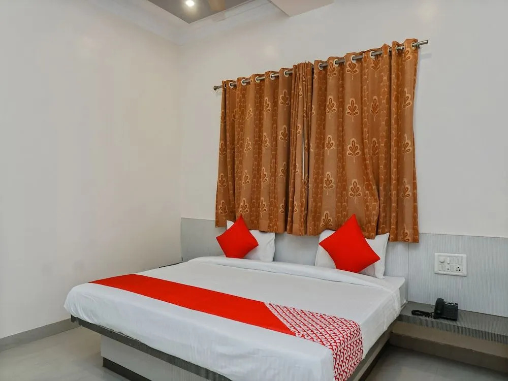 OYO 33421 JayShree Executive Restaurant & Lodge