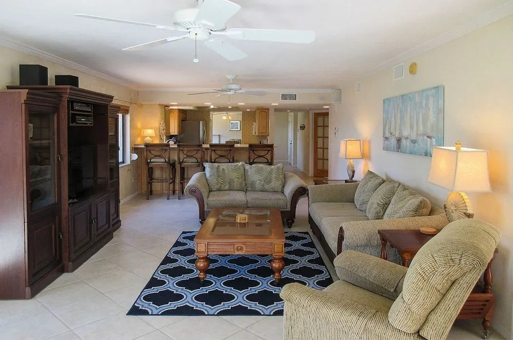 Harbour Pointe North 127 - 2 Br Condo