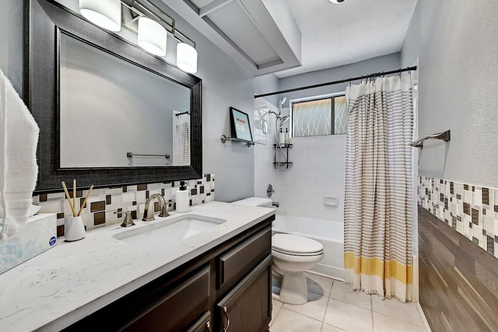 Modern 3BR Home in Vibrant Austin Pool