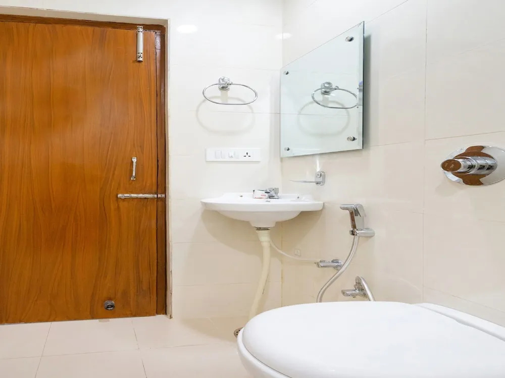 Hotel Kapoor Residency by OYO Rooms