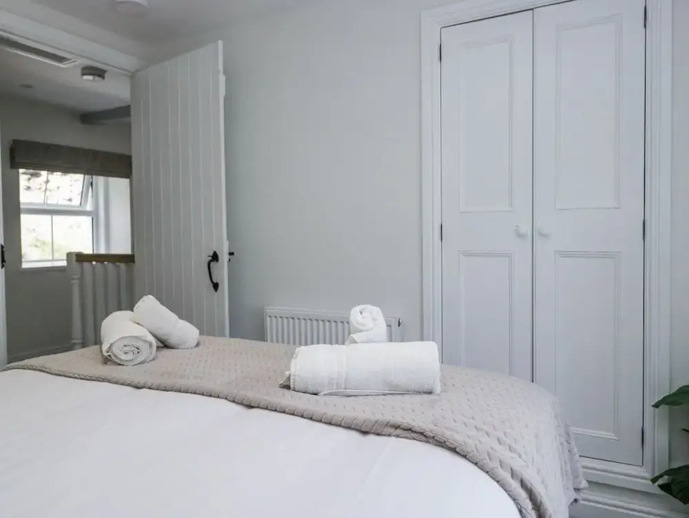 Riverside Cottage No 3