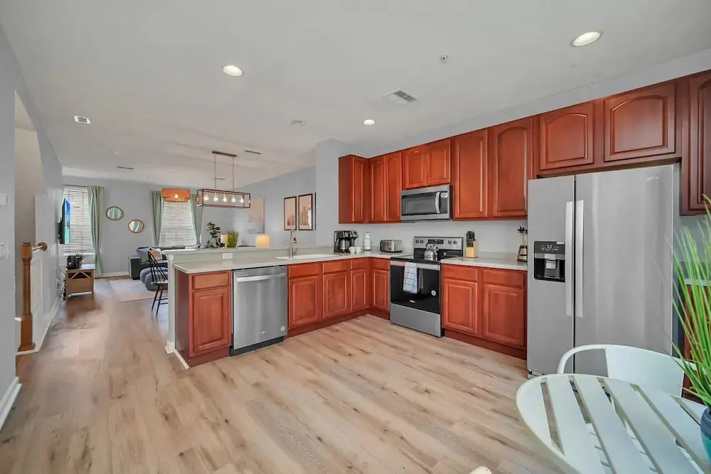 Spacious and Modern Townhome! Close to Attractions and Conventions Center! 3vc5014-10