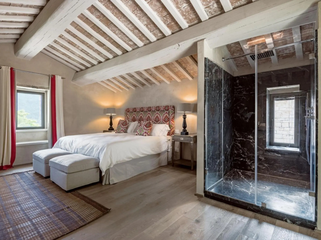 Luxury Villa Inside a Splendid Estate-villa Piuma