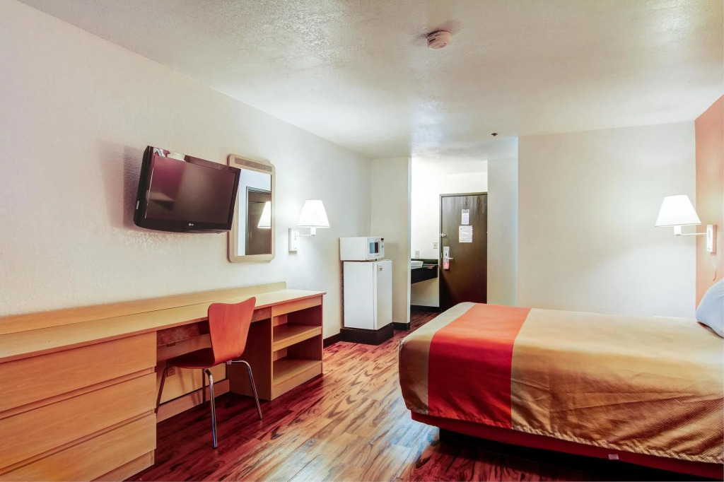 Motel 6-Columbia, MO - East