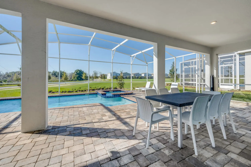 Wonderful home with private pool game and movie rooms near Disney