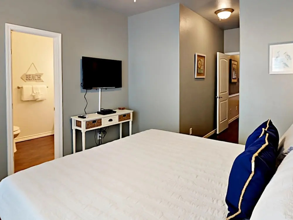 7 Meridian Condos 3 Bedrooms 2.5 Bathrooms Condo