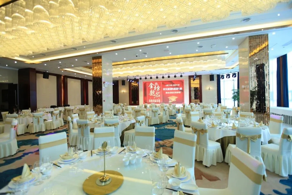 Liangchen Meijing Hotel