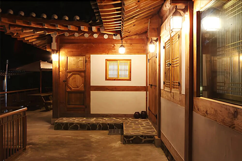 Hongcheon Giwajip View Pension