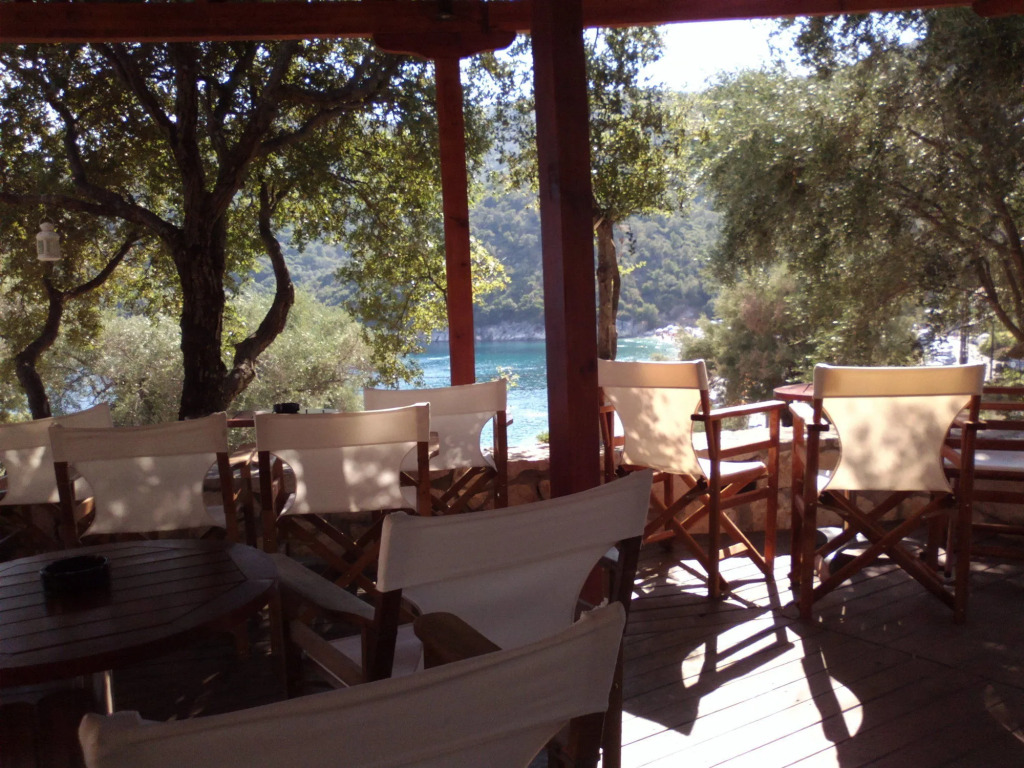 Mikros Gialos Apartments