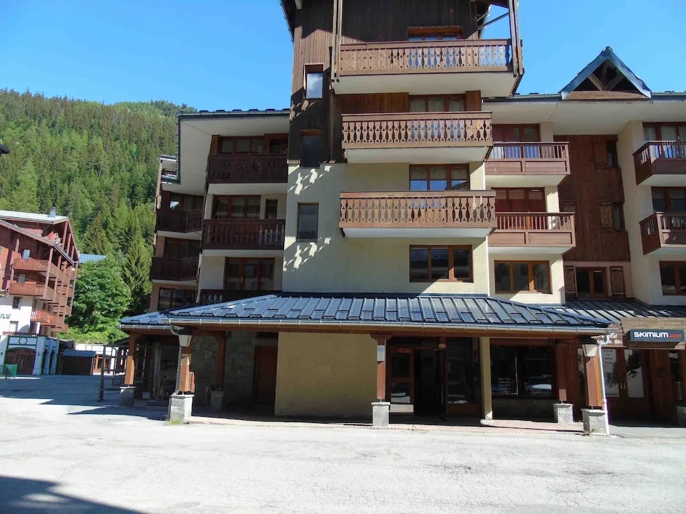 Lou Services Apartment THB70 LSI 001