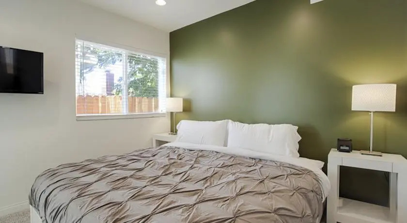 Globe Suites off Main