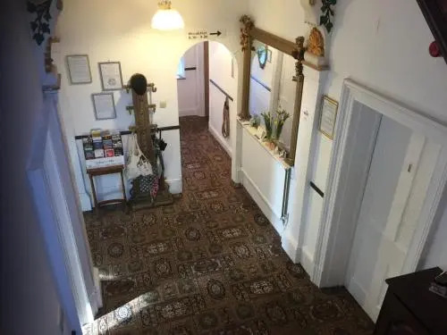 Holly Lodge