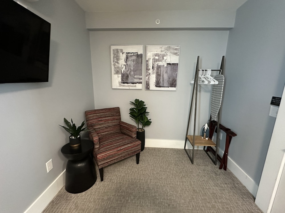 Bright 1 Bed/1 Bath On Historic Pelham St - Unit 2 1 Bedroom Home