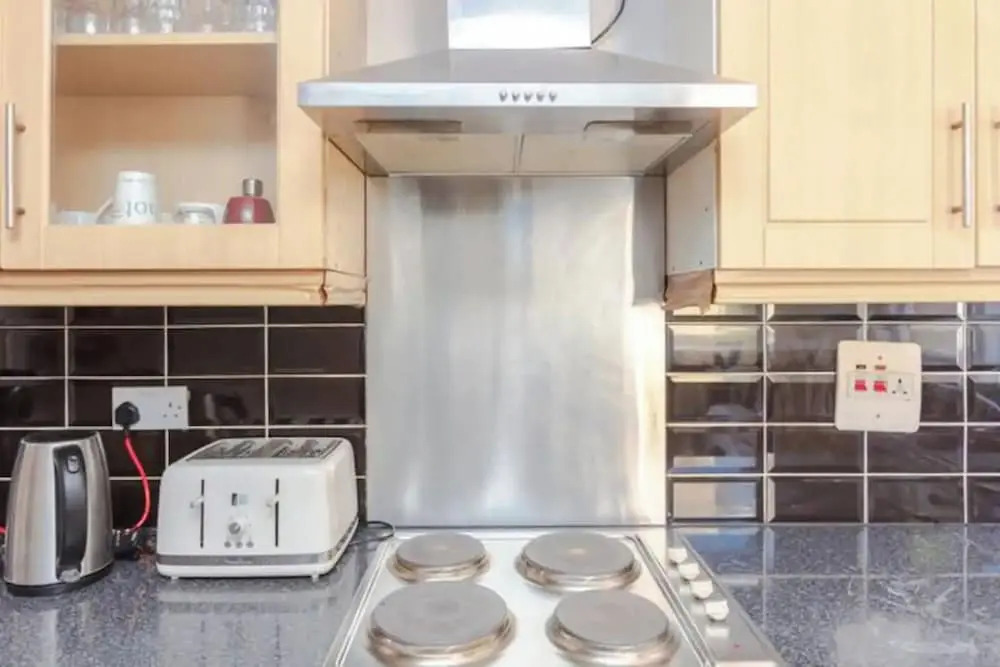 Lovely 4 Bed House w Garden, 1 Stop to Waterloo