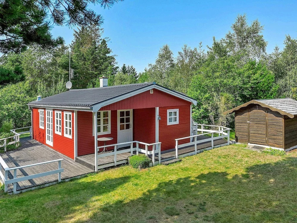 Rustic Holiday Home in Hemmet near Fjord