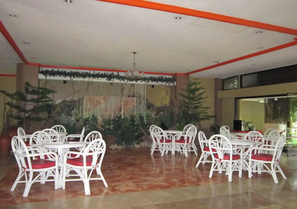 Harbor Lights Hotel and Restaurant