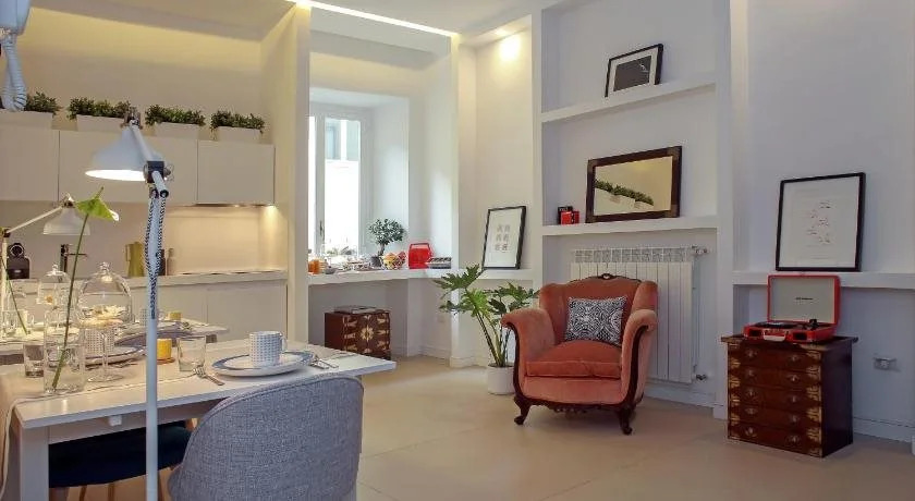 PETIT B&B - in centro a due passi dalla stazione e dai traghetti