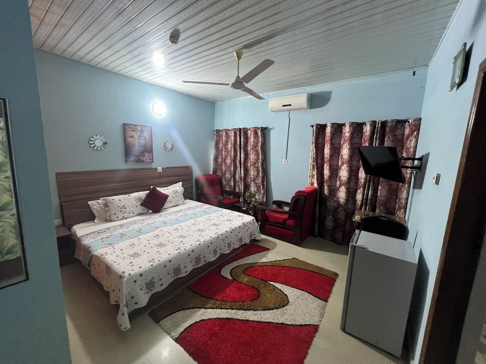 Paskandy Hotel